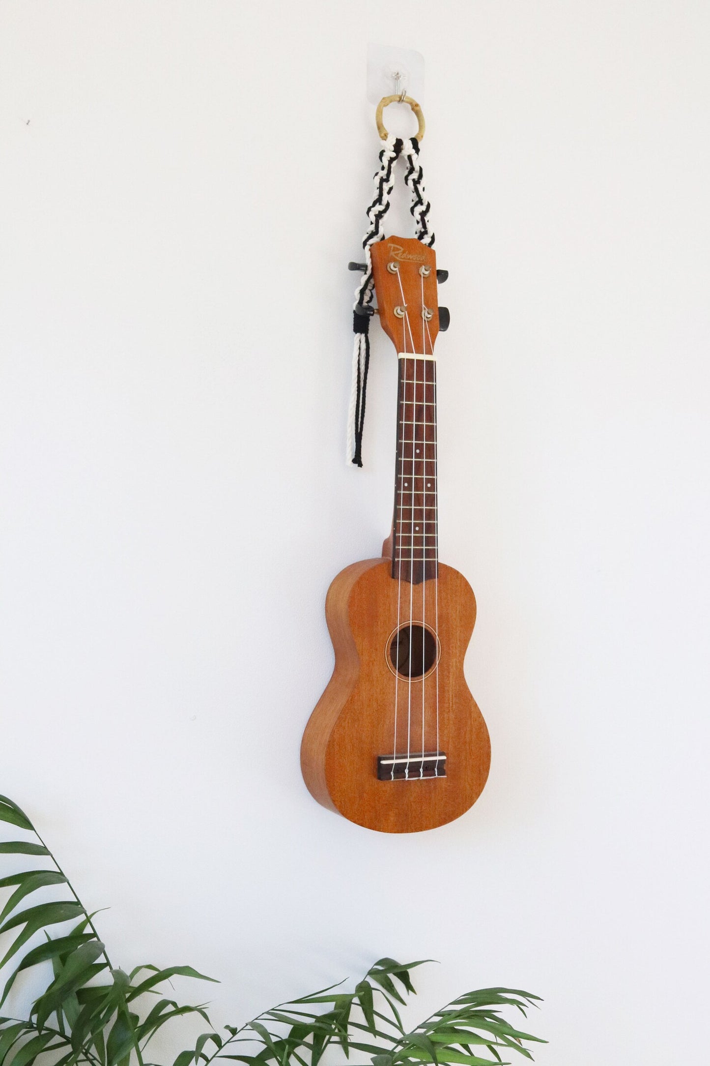 ukulele mount 